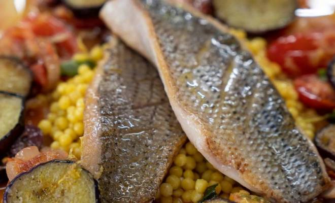Жареная рыба с кускусом и овощами Гордона Рамзи рецепт