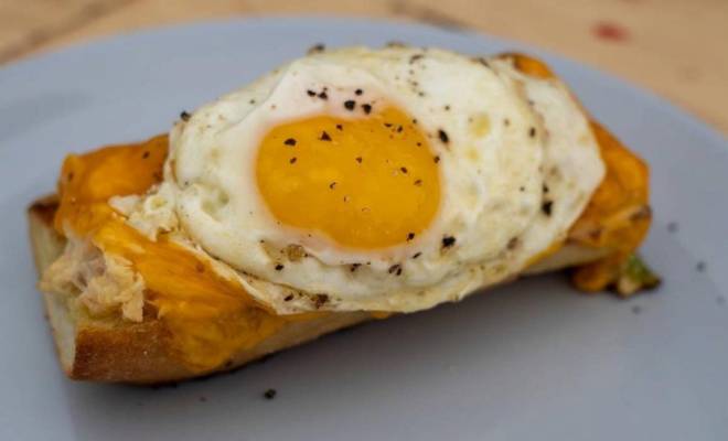 Бутерброд с красной рыбой форелью с яйцом Гордона Рамзи рецепт