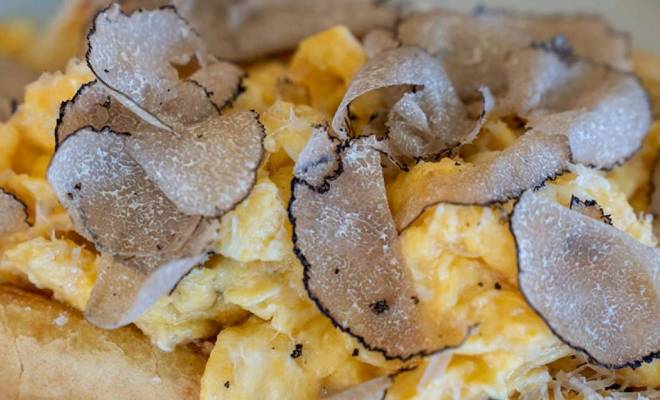 Хорватский омлет с трюфелями из яичницы-болтуньи Гордона Рамзи рецепт
