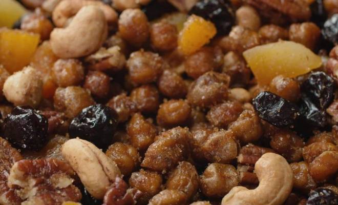 Смесь закусок из нута, орехов, кураги и сушеной вишни Гордона Рамзи рецепт