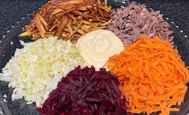 Салат с морковью, капустой, свеклой, картошкой и мясом рецепт