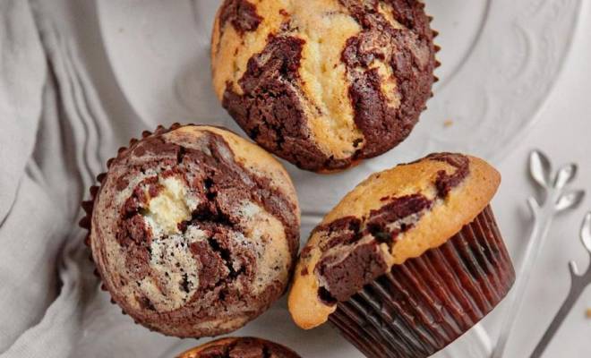 Мраморные кексы с шоколадом и арахисом рецепт