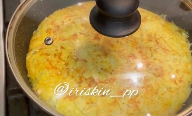 Картофельная лепёшка с яйцом и зеленью на сковороде рецепт