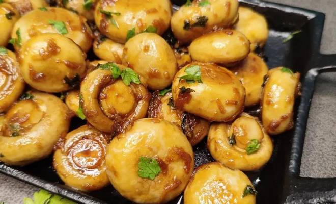 Чесночные грибы шампиньоны на сковороде с соевым соусом рецепт