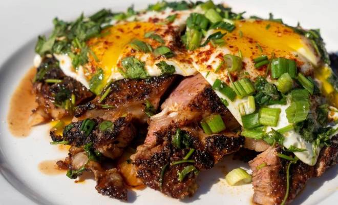 Техасский стейк рибай на кости на сковороде с яйцами Гордона Рамзи рецепт