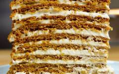 Домашний торт Медовик со сметанным кремом классический