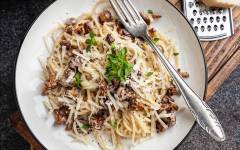 Паста спагетти с грибами лисичками в сливочном соусе