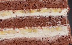 Шоколадный торт с бананом и кремом с вареной сгущенкой
