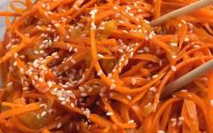 Морковь по-корейски с луком, соевым соусом и чесноком