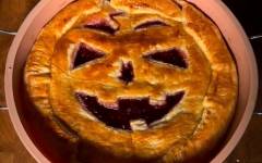 Страшный пирог слоеный с вареньем малиновым на Хэллоуин