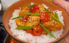 Курица по азиатски с овощами и рисом