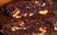 Шоколадно банановый брауни пирог