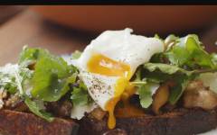Бутерброд тост с грибами, яйцом и сыром Гордона Рамзи
