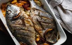 Запеченная рыба дорадо с овощами в духовке