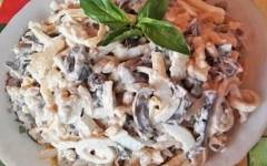 Салат с грибами шампиньонами, яйцами и огурцами
