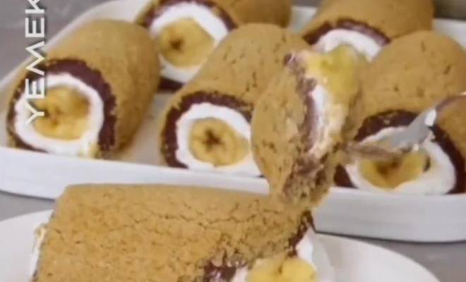 Десерт из пудинга и банана в форме рулета рецепт