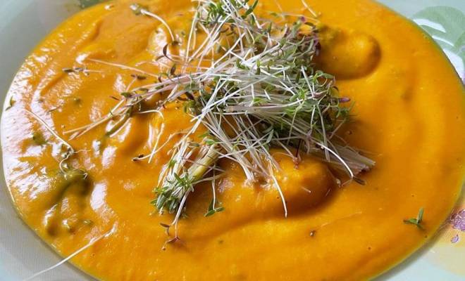 Яркий, сытный, пряным крем суп с креветками и кокосовым молоком рецепт