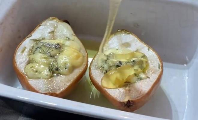 Запеченные груши с сыром и медом в духовке рецепт