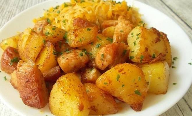 Жареная куриная грудка с картошкой на сковороде рецепт