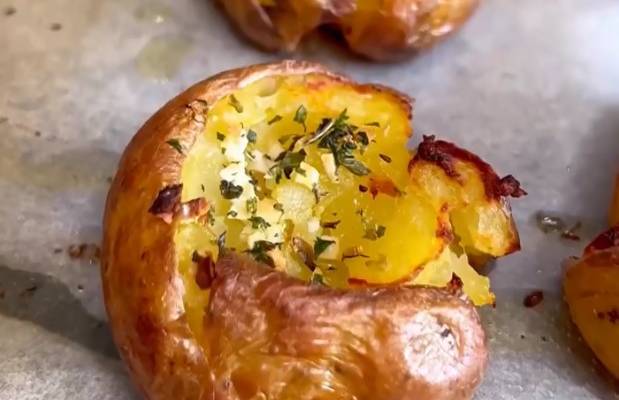 Как запечь картошку в духовке в фольге целиком рецепт