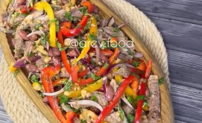 Салат с мясом и грецкими орехами - пошаговый рецепт с фото на уральские-газоны.рф