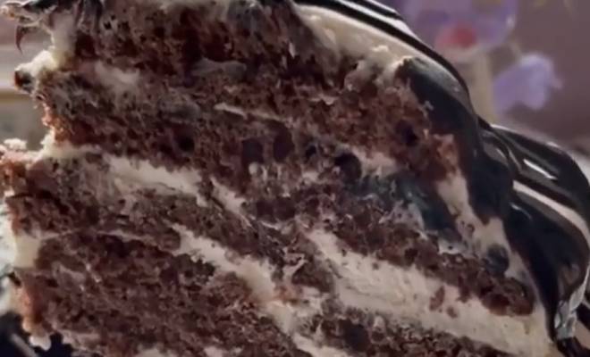 Бисквитный торт с шоколадом и со сметанным кремом рецепт