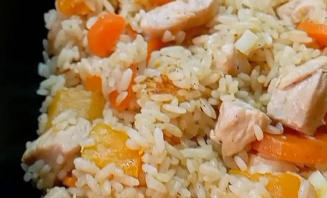 Рис с тыквой, курицей, морковью и чесноком на сковороде рецепт
