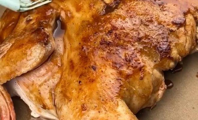 Запеченная целая курица в соево медовом соусе в духовке рецепт
