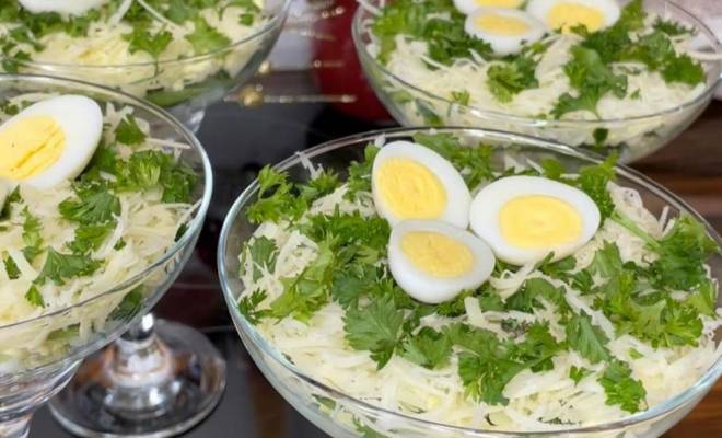 Салат коктейль с курицей, огурцами, яйцом и сыром рецепт