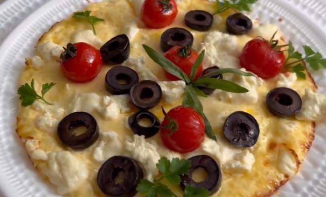 Греческий омлет с маслинами, сыром фета и помидорами черри рецепт