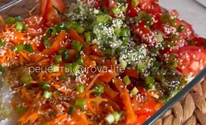 Салат фунчозой, огурцом, морковью, перцем и зеленью рецепт