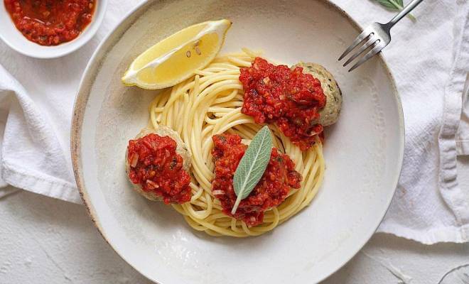 Куриные митболы со спагетти в томатном соусе рецепт