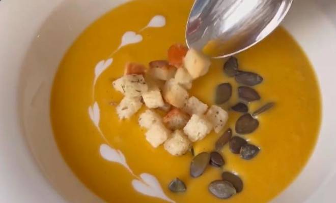 Пряный тыквенный суп с кокосовыми сливками рецепт