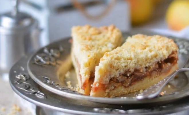 Песочный пирог с яблоком и крошкой в духовке рецепт