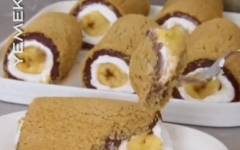 Десерт из пудинга и банана в форме рулета