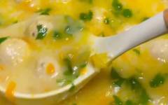 Сливочный суп с фрикадельками куриными и плавленным сыром