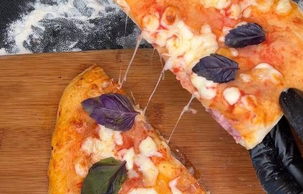 Неаполитанская закрытая пицца кальцоне с сыром рецепт