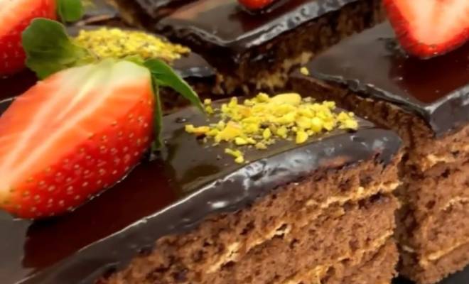 Шоколадный медовый торт кремом со сгущенкой рецепт