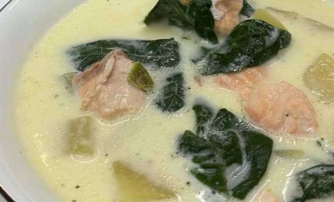 Суп из шпината со сливками и красной рыбой семгой рецепт