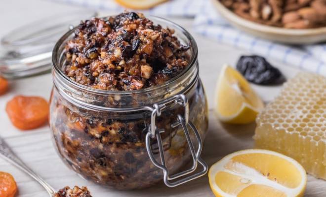 Мед и грецкий орех: для чего полезен, рецепт чудо-смеси
