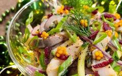 Салат из селедки и свежих огурцов