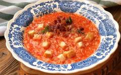 Сливочно-томатный суп на курином бульоне