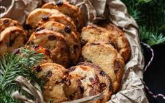 Печенье с сухофруктами и корицей на Рождество