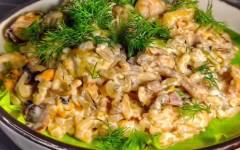 Ризотто с грибами и морепродуктами в сливочном соусе