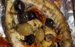 Сибас запеченный в духовке целиком фаршированный оливками