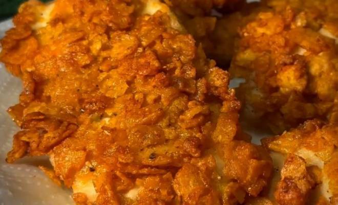 Хрустящая курица в панировке из чипсов на сковороде рецепт