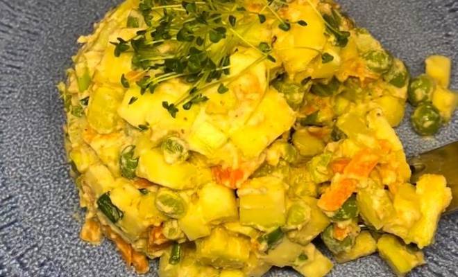Салат оливье с кабачками, авокадо и огурцами рецепт
