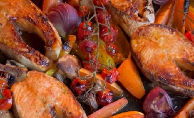 Красная рыба с овощами и грибами в духовке рецепт