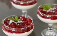 Десерт из творога и йогурта «Вишня в кокосе»