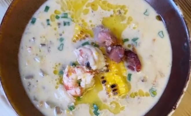 Сливочный суп чаудер с беконом, креветками и сливками рецепт